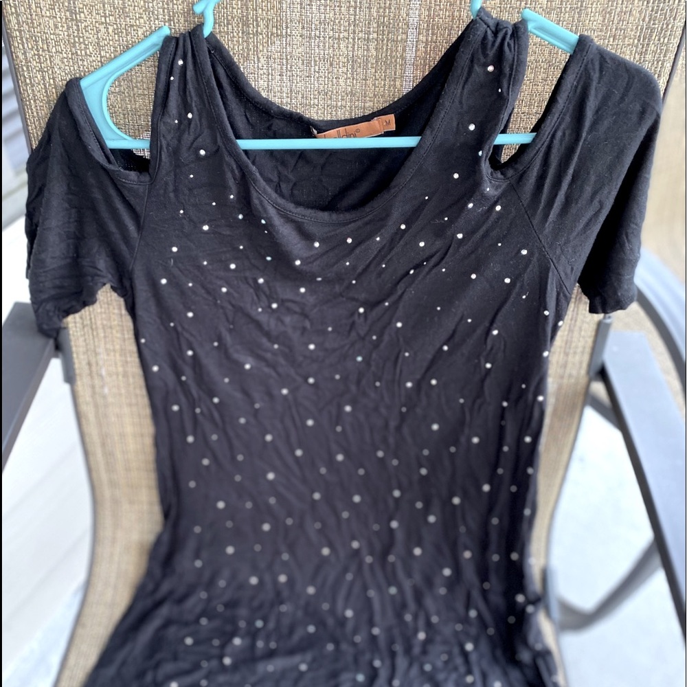 Cute open shoulder shirt